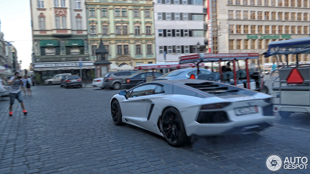 Lamborghini Aventador LP700-4 Pirelli Edition gaat los in Wroclaw
