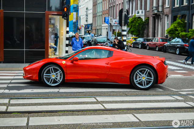 Opmerkelijke zaak: klant wil aankoopbedrag Ferrari 458 Spider terug