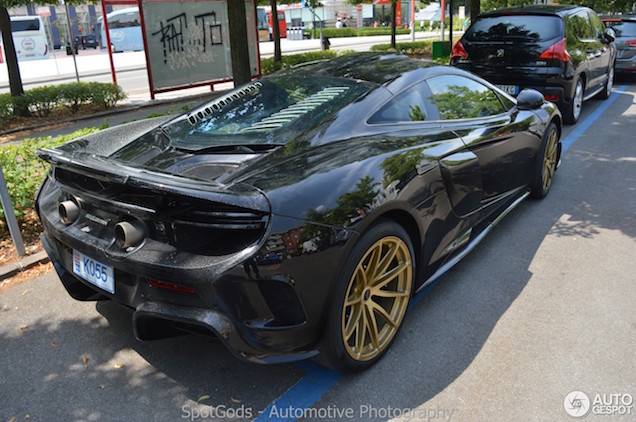 Met de McLaren 675LT op bezoek bij Ferrari