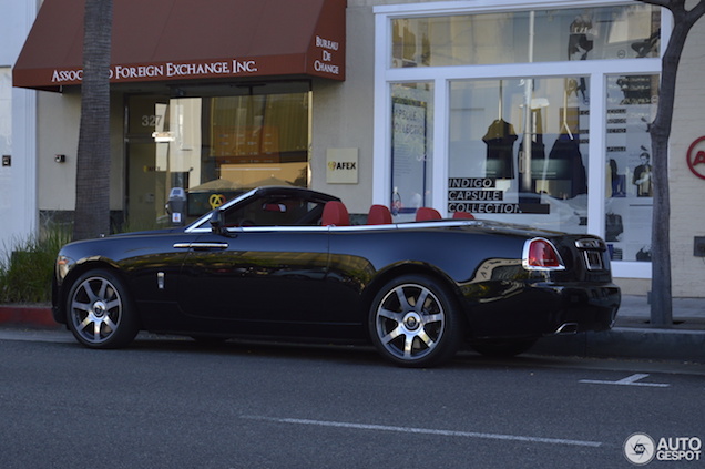 Rollen door Beverly Hills met de Rolls-Royce Dawn