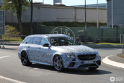这是否就是马赛地 AMG E 63 Estate 黑系列?