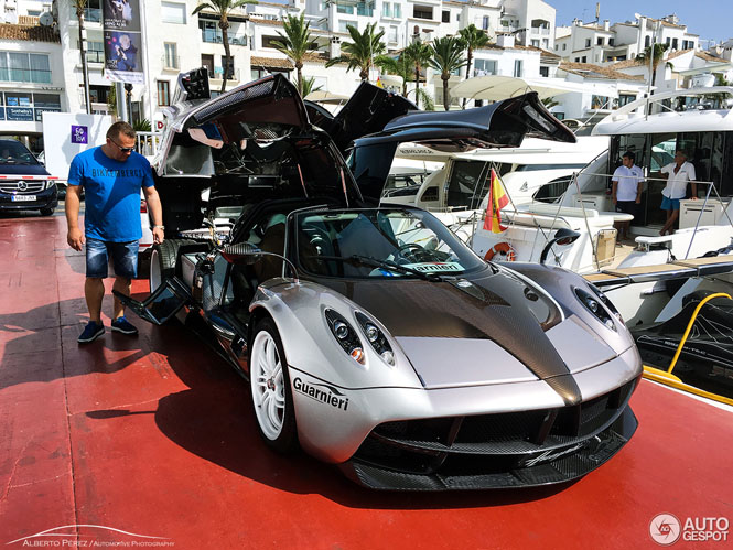 Stralend in het zonnetje: Pagani Huayra