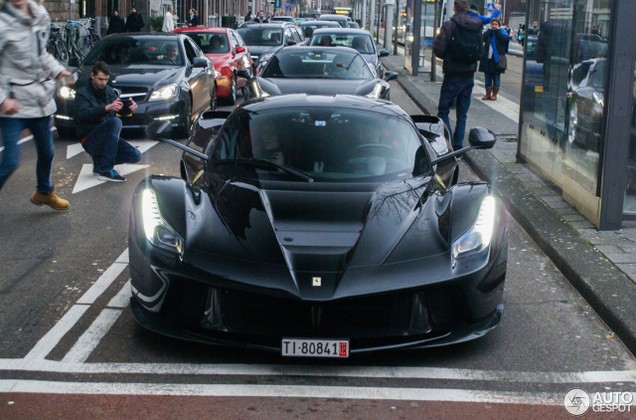 Spot van de dag: zwarte Ferrari LaFerrari