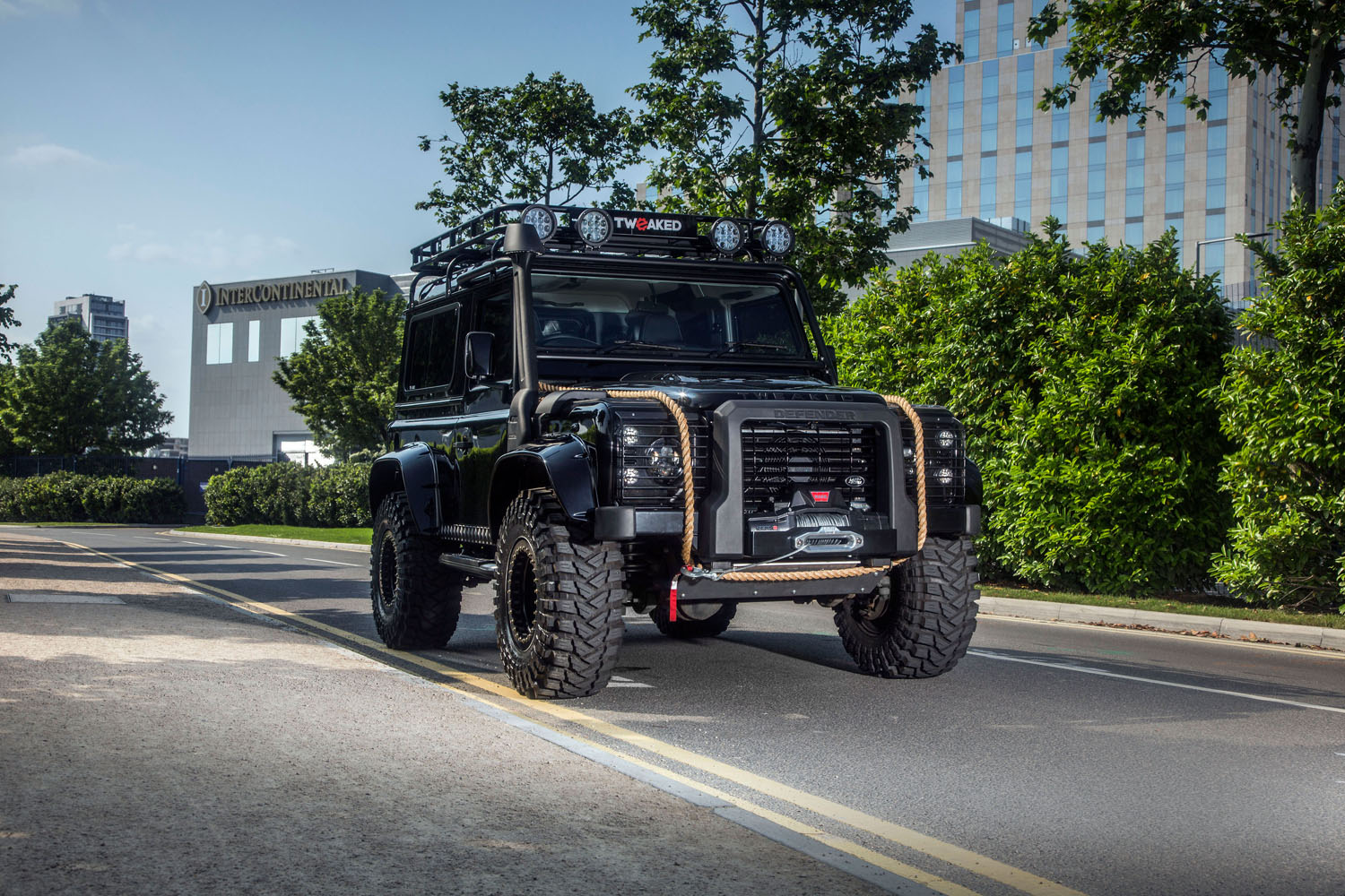 Tweaked Automotive bouwt Spectre Edition van Land Rover Defender 90