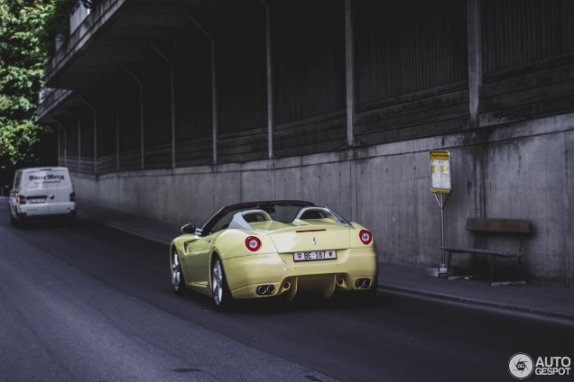Uniek gele ‘Giallo Lady Gaga’ Ferrari 599 SA Aperta gespot in Gstaad