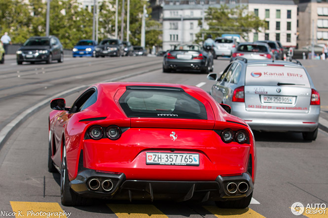 Eerste exemplaren Ferrari 812 Superfast de weg op