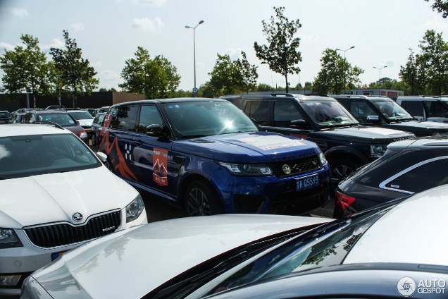Opmerkelijk: Chinese Range Rover Sport SVR in Roermond