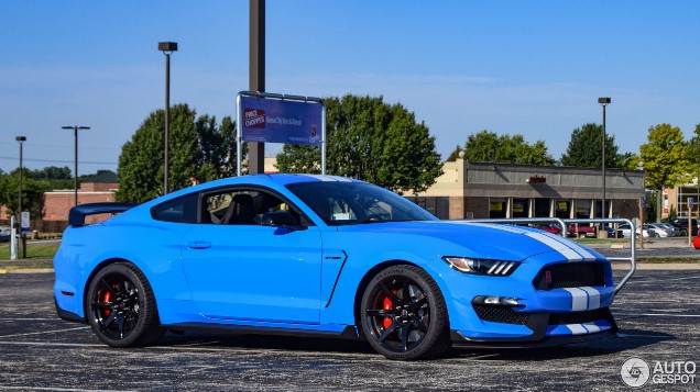 Smurfblauwe Ford Mustang Shelby GT350 R gespot in Kansas