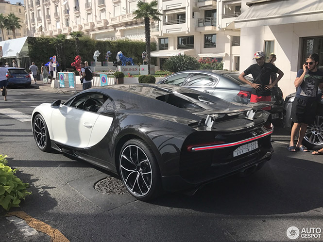 Topspot: Bugatti Chiron aan de Cote d'Azur