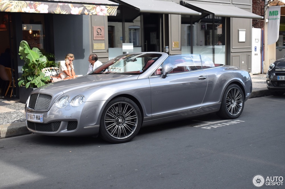 Gespot: Dakloze Bentley is ultiem zomervervoer