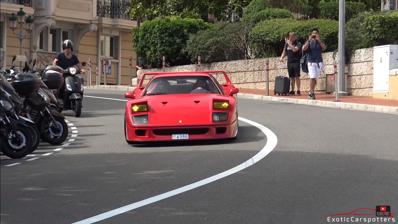 Filmpje: straight piped Ferrari F40 brult er op los in Monaco