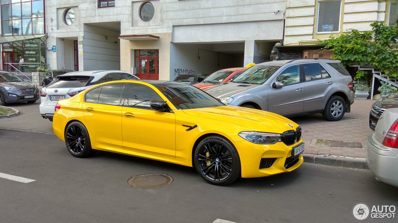 BMW M5 laat de zon schijnen in Kiev