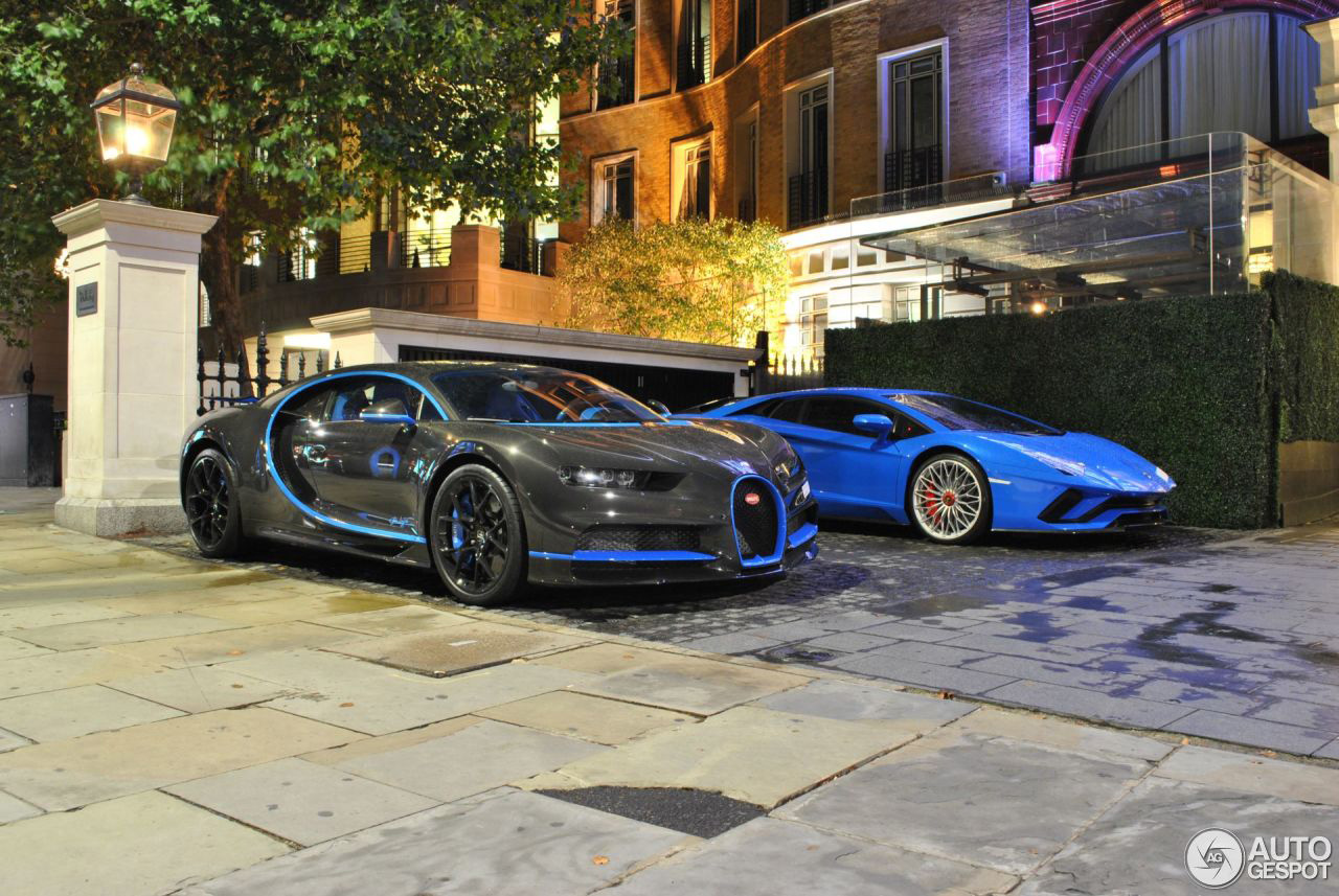 Bugatti Chiron gespot in blauwe combo