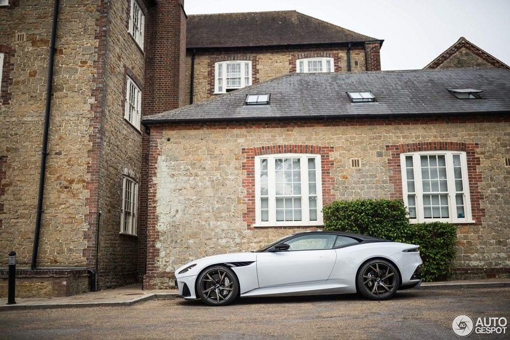 Op en top Engels: Aston Martin DBS Superleggera