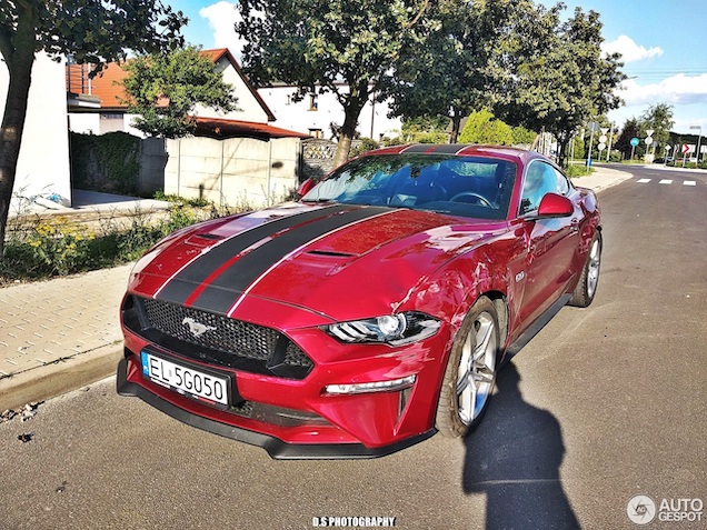 Splinternieuwe Ford Mustang heeft zijn aangezicht geschonden