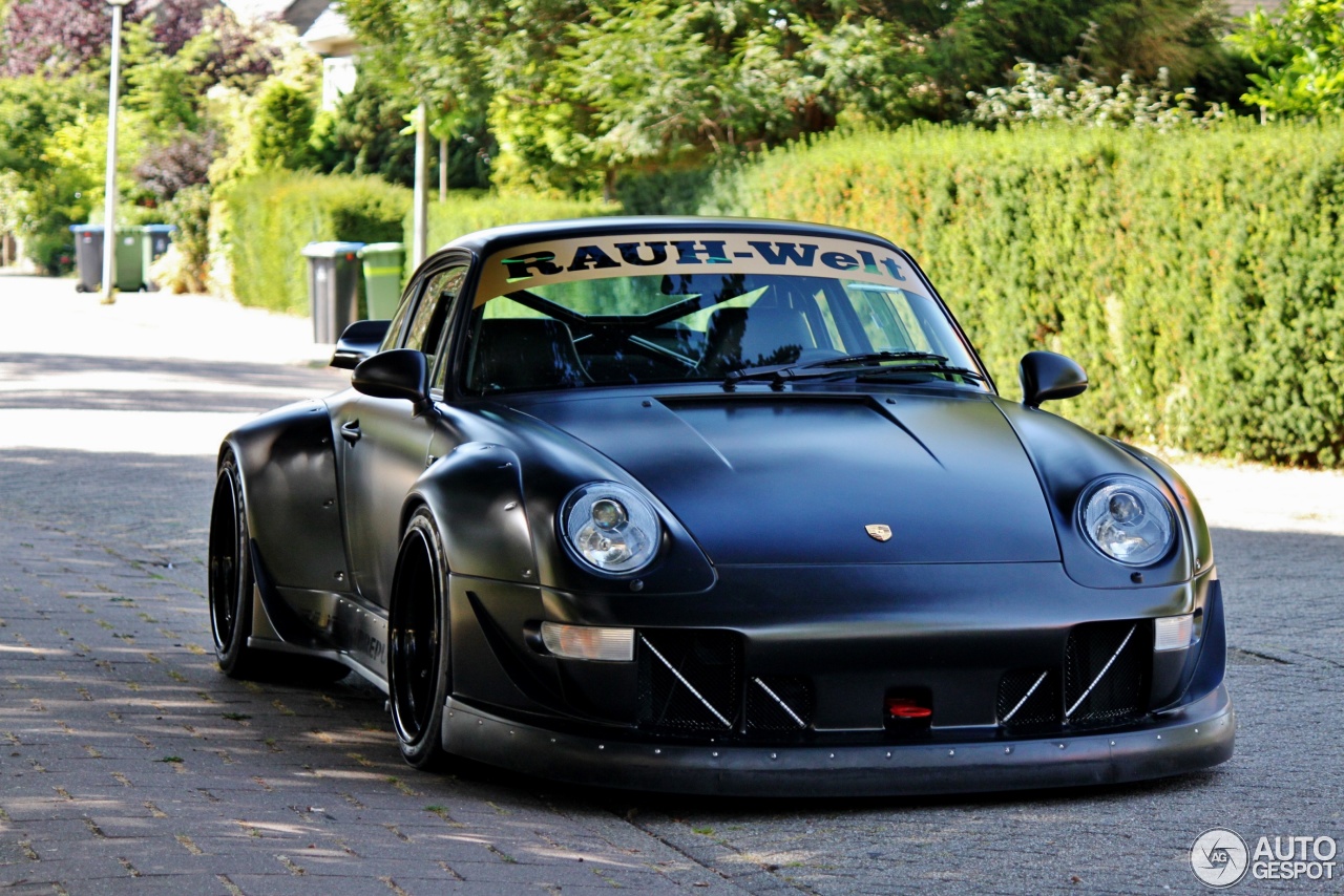 Spot van de dag: sinistere Porsche 993 RWB