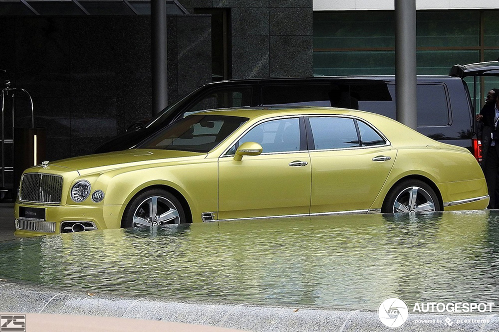 Deze Bentley staat het water aan de lippen