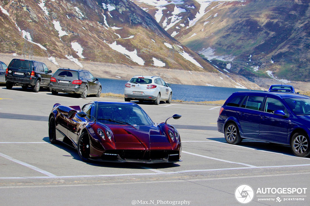 Pagani Huayra Roadster geniet van Zwitserse Alpen