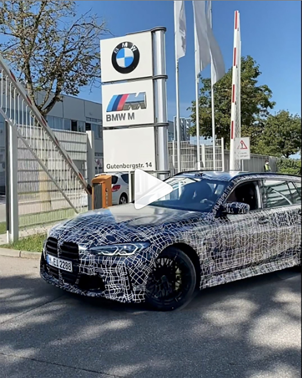 BMW laat de M3 Touring rijdend zien