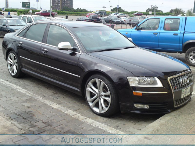 Spotten in het Afrikaanse Ghana: Audi S8