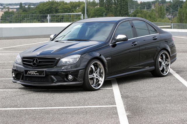 Stoom afblazen in Mercedes-Benz C 63 AMG Steam Hammer door MEC