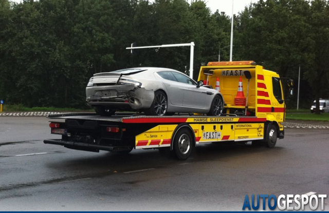 Eerste Aston Martin Rapide met schade duikt op