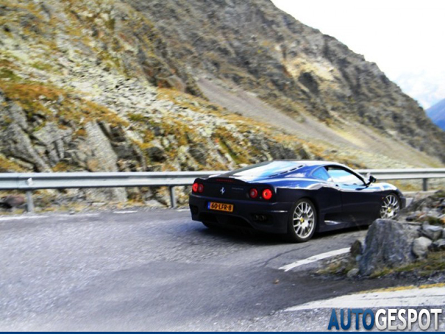 Spot van de dag: Nederlandse Ferrari Challenge Stradale op Stelviopas