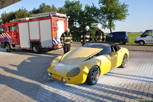 TVR in de brand gevlogen in Burum