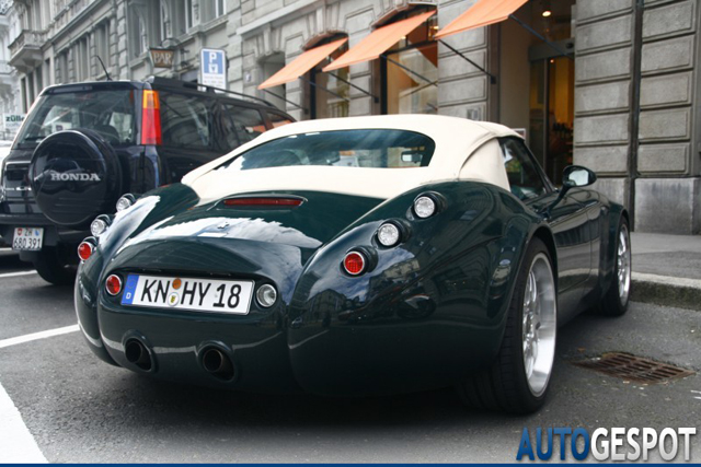 Gespot: klassiek gekleurde Wiesmann Roadster MF4