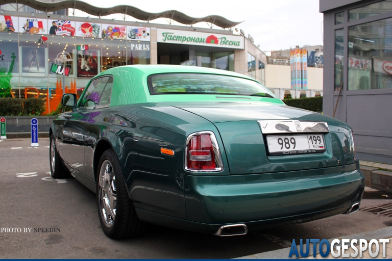 Spot van de dag uit Moskou: bizarre Rolls-Royce Phantom Coupé 