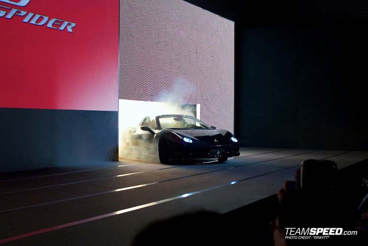 Onthulling Ferrari 458 Spider in Maranello