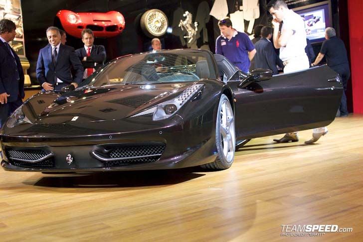 Onthulling Ferrari 458 Spider in Maranello