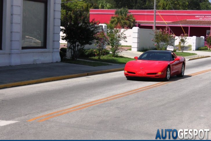 Gespot: Chevrolet Corvette C5 in de oudste stad van Amerika