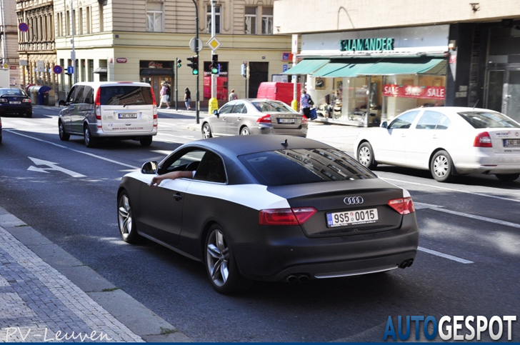 Strange sighting: Audi S5
