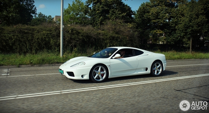 Strange sighting: white Ferrari 360 Modena