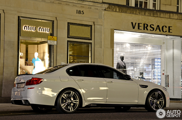 Alle kleuren van regenboog: BMW M5 F10 