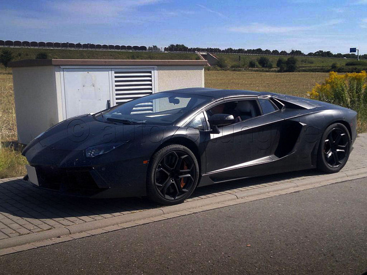 Krijgt de Lamborghini Aventador LP700-4 Roadster een hardtop? 