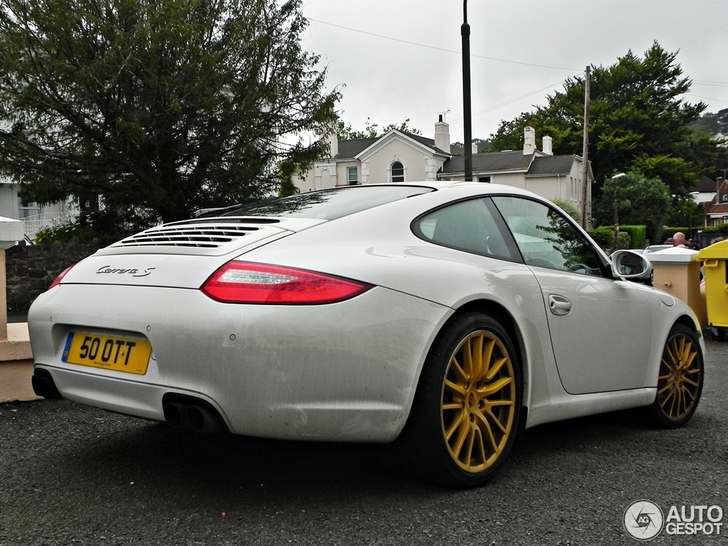 Porsche 997 Carrera S with some very special wheels