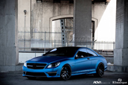 Un chef-d'œuvre d'ADV.1 : une Mercedes-Benz CL 63 AMG en bleu mat