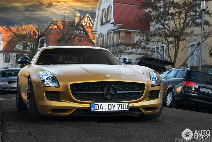 Prachtige platen van bekende gouden SLS AMG geschoten