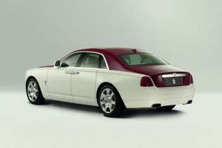 Une Rolls-Royce Ghost affublée de couleurs voyantes pour un client du Qatar