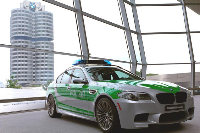 BMW M5 F10 in Polizei-outfit