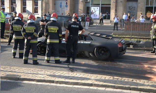 Lamborghini crashes in center of Wroclaw