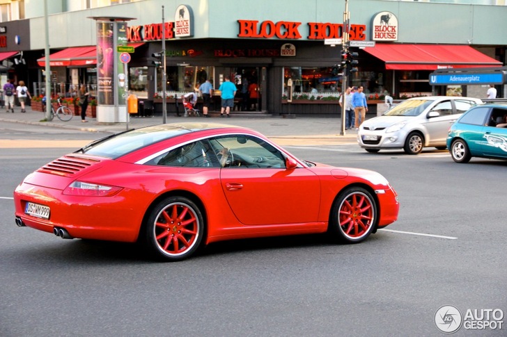 Nieuwe trend? Red on red Porsche 997 Targa 4S gespot