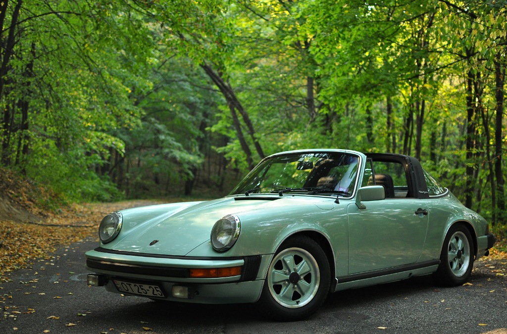 Prachtige fotoshoot met een 911S Targa uit 1977 in Hongarije