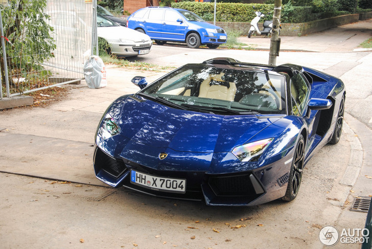 Donkerblauw op je Lamborghini Aventador Roadster, zou jij het doen?