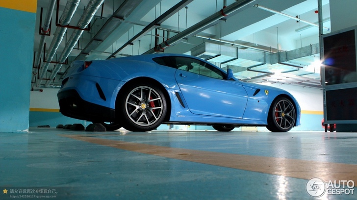 Babyblauw op een monsterlijke Ferrari 599 GTO, kan dat eigenlijk wel?