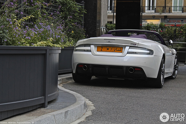 Aston Martin DBS Volante kleurt paars van binnen