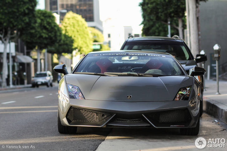 Prachtige grijze Lamborghini Gallardo Super Trofeo Stradale gespot