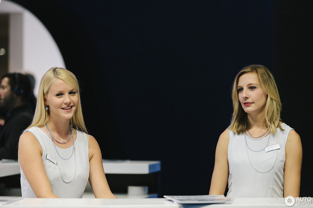 IAA 2013: Devojke, devojke i samo devojke